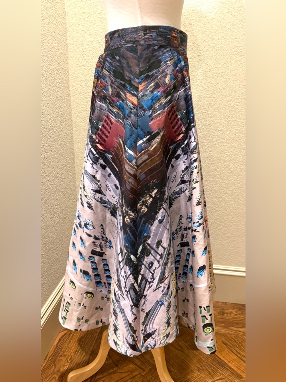 ALICE + OLIVIA Earla Whispering Waves Beach Print High Waist Midi Flare Skirt 8 - Picture 6 of 12